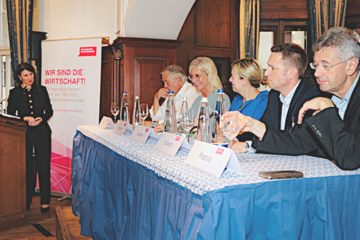 Dr. Eva Vesterling, Albert Duin (FDP), Ulrike Scharf (CSU), Katharina Schulze (Grüne), Florian Schardt (SPD) und Michael Piazolo (Freie Wähler)